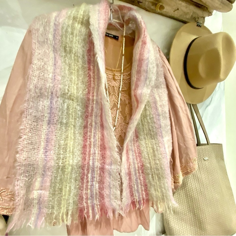 Made in BRITAIN Mohair/wool vintage scarf w prairie/country/cottage rainbow vibe - Picture 7 of 12